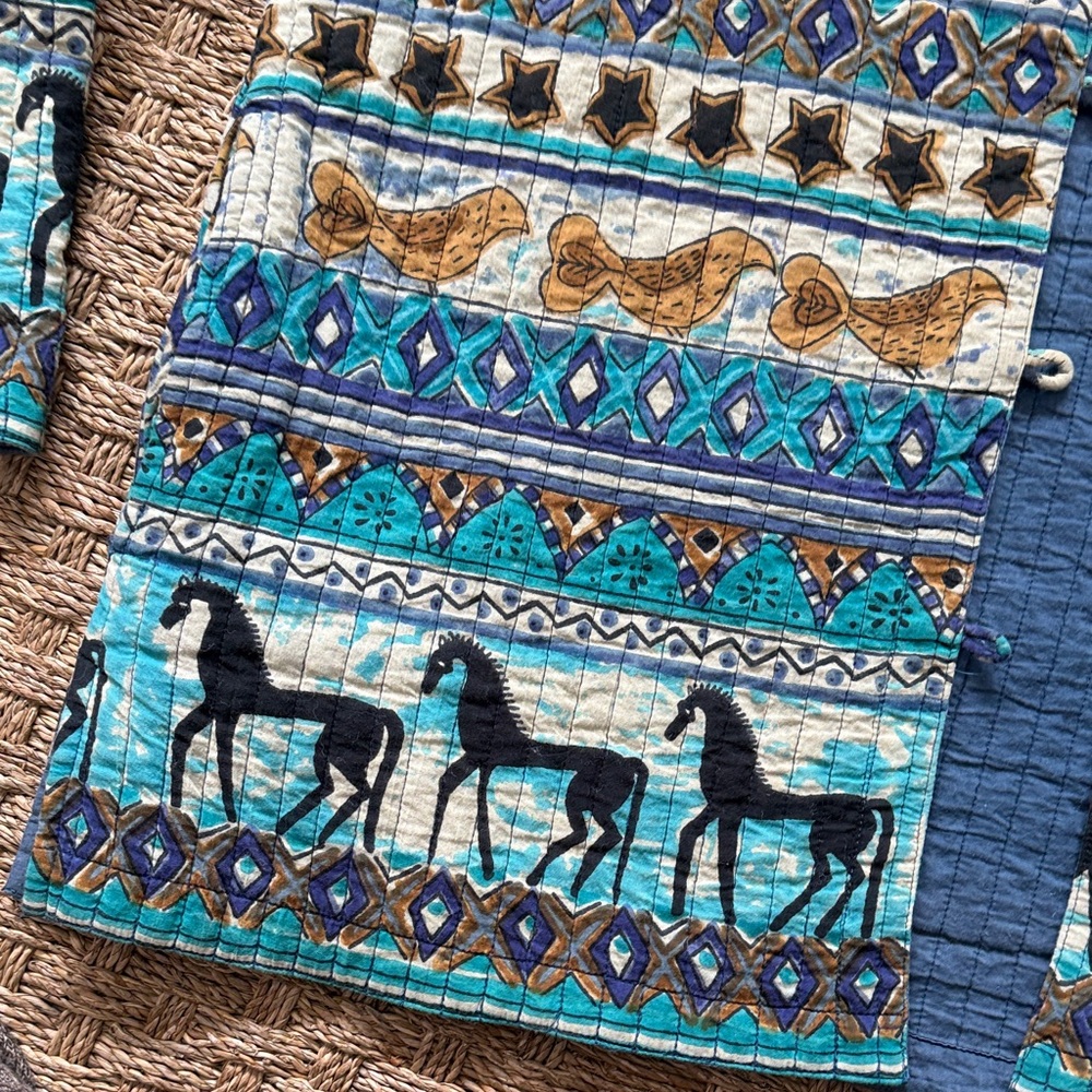 Quilted Reversible Blue Horse Arts & Crafts Patterned Jacket - Picture 3 of 10
